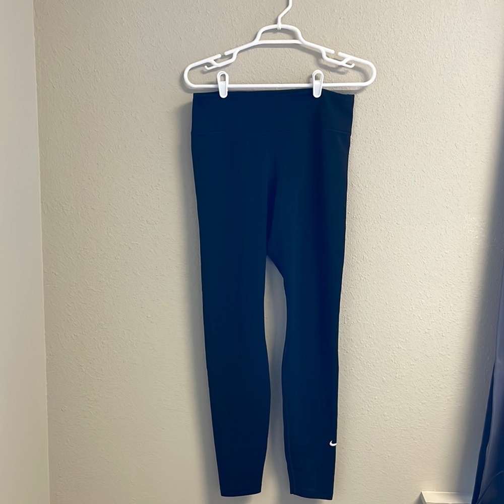 BLACK Nike One Leggings